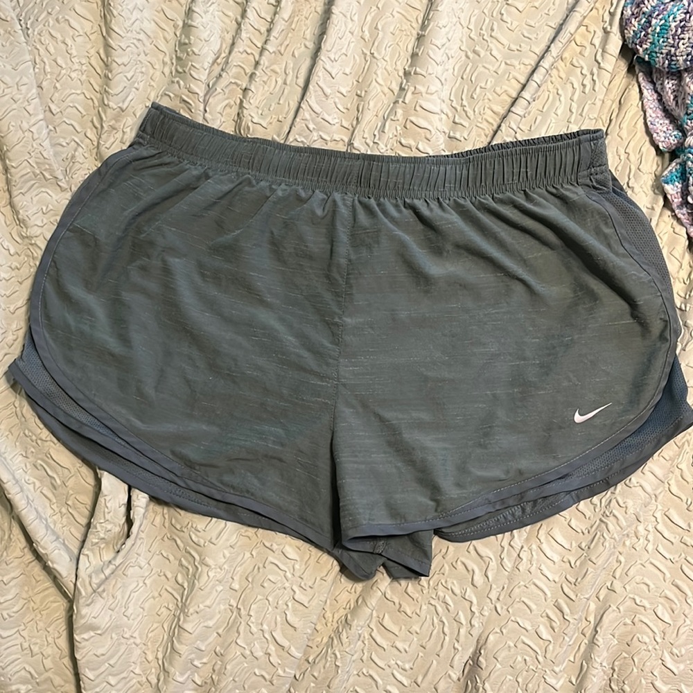NIKE TEMPO RUNNING SHORTS - XXL